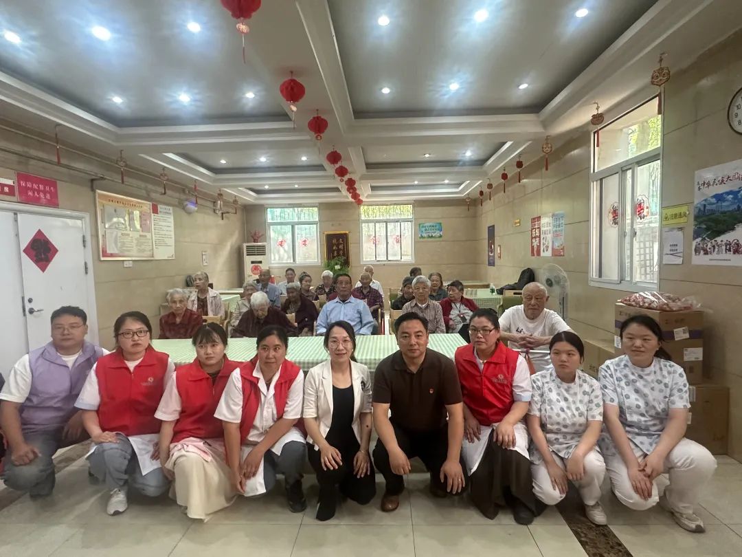 “粽香传情 乐享银龄”—金沙澳门(中国)唯一官方网站开展端午节关爱长者活动